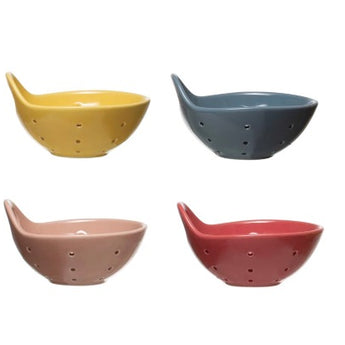 Stoneware berry bowl with handles