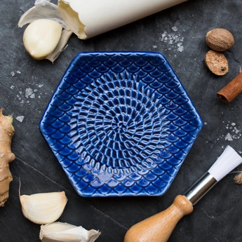 Blue Grate Plate set with Garlic Peeler and Cleaning Brush