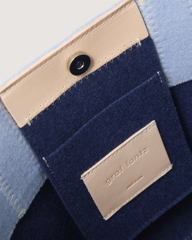 Pocket of blue tote